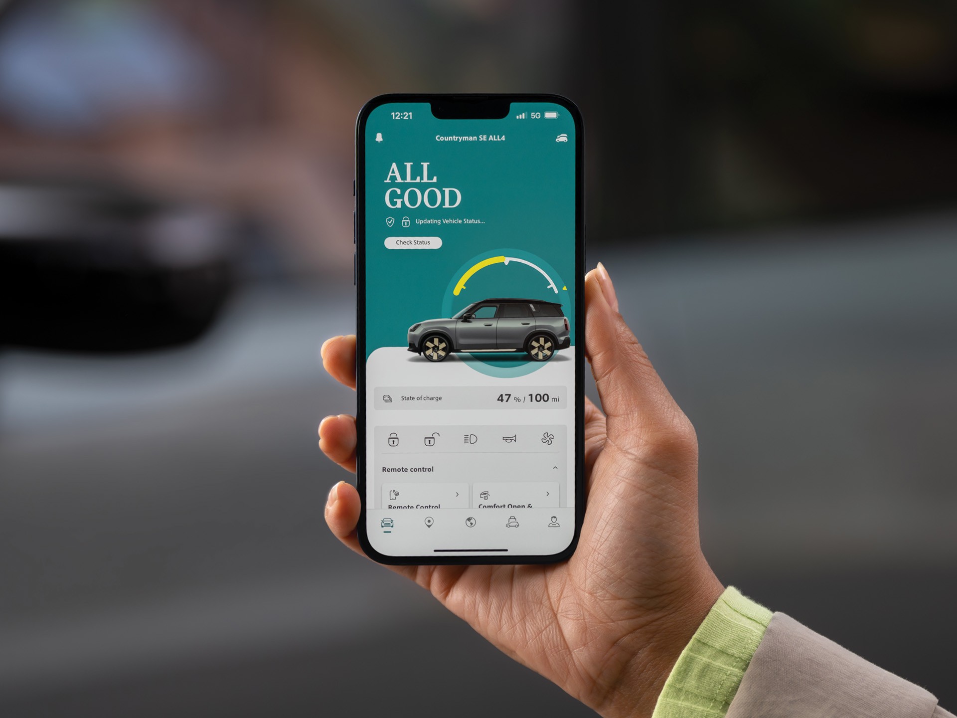 A woman standing next to a MINI